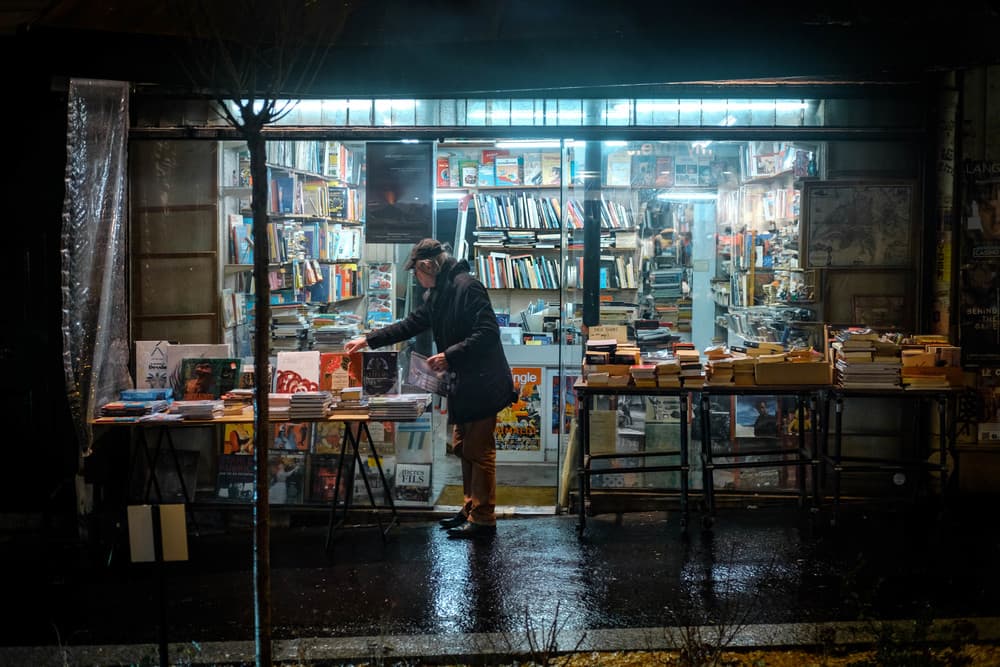 Paris — Frame 09