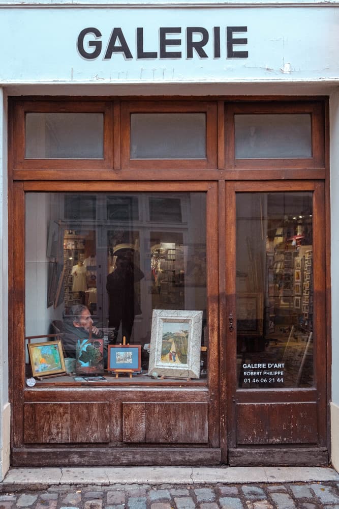 Paris — Frame 02