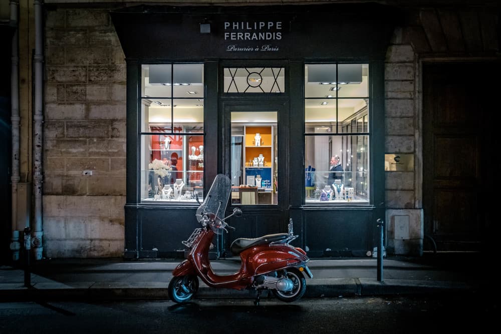 Paris — Frame 12