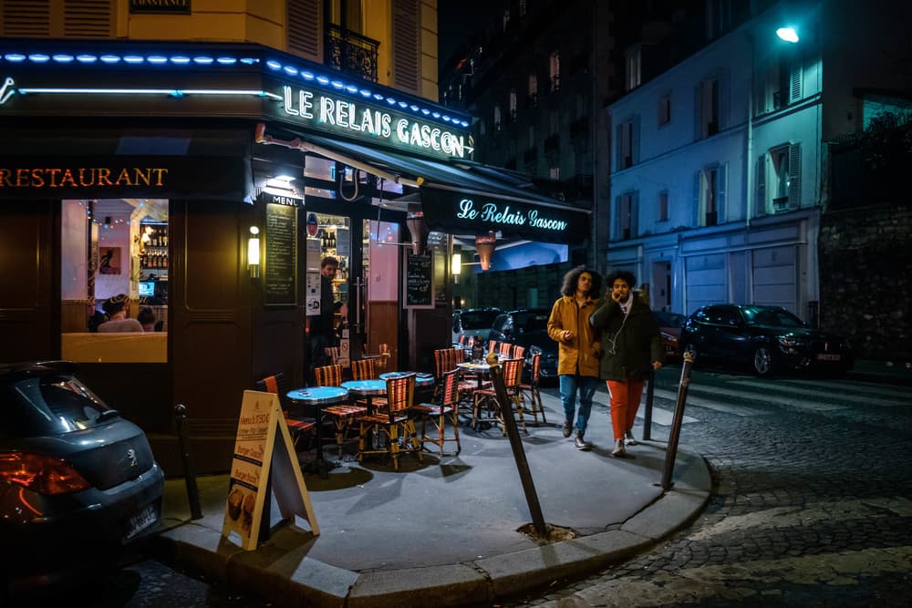 Paris — Frame 16